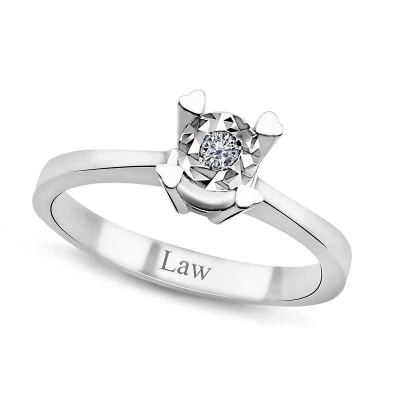 Illusion-Set Diamond Rings: The Look of a Large Solitaire