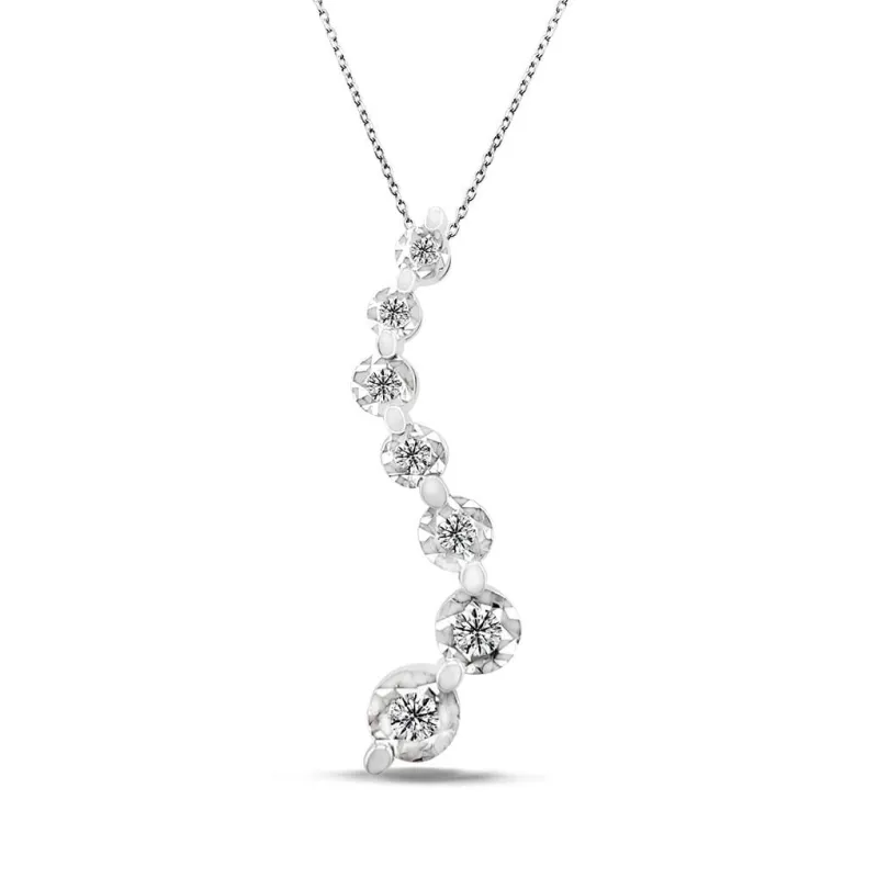 Illusion-Set Diamond Necklaces: Big Impact from Small Stones