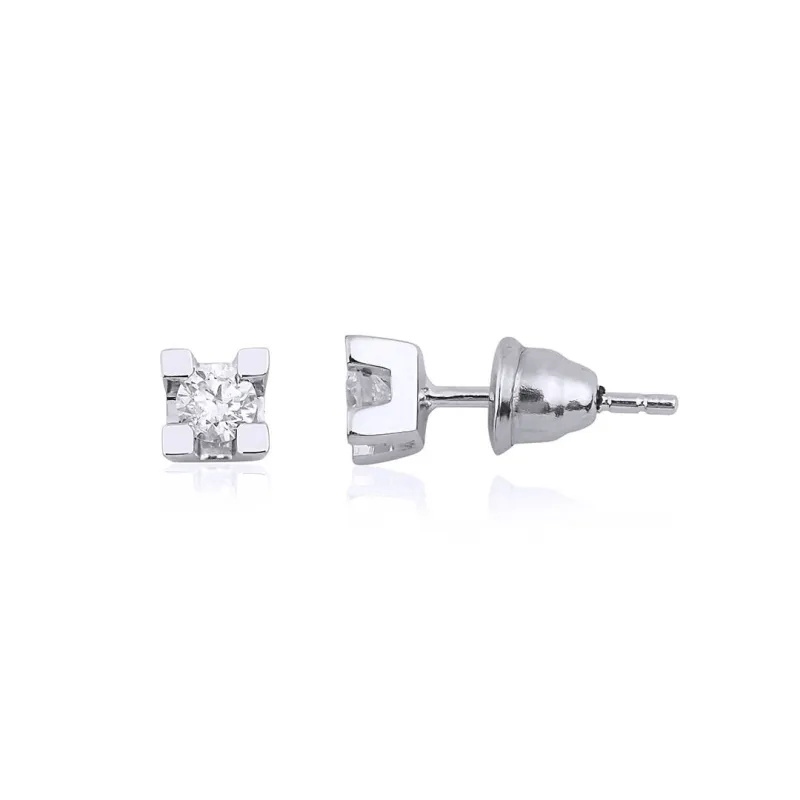 Diamond Earring Buying Guide: The Right Style for Your Face Shape