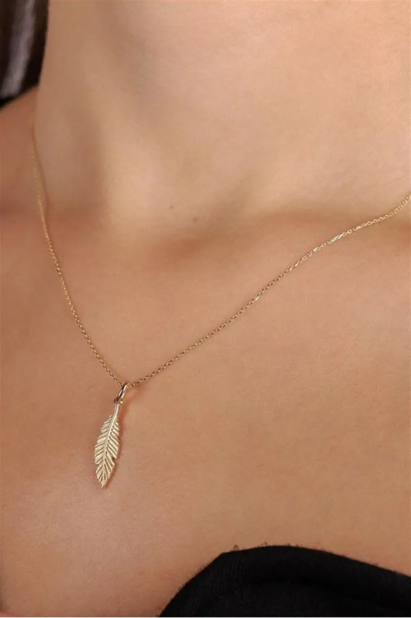 Gold Necklace Styles: Chains, Motifs and Layering